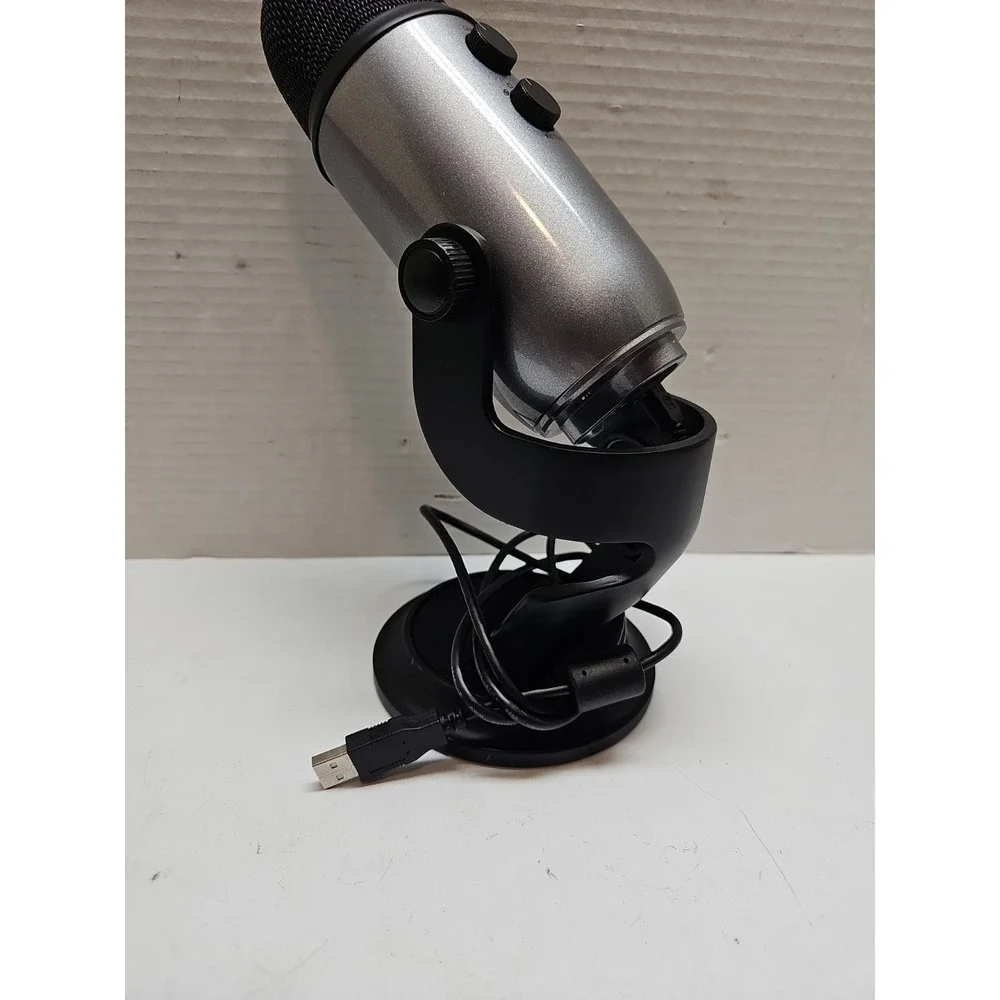 Blue Yeti Silver USB Microphone by Logitech – Pro Condenser Mic for Streaming‎